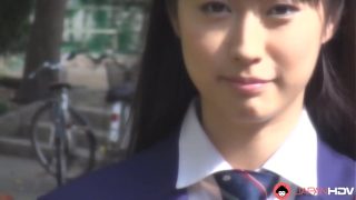 Tomomi Motozawa Mengisap Teman Sekelas Dengan Seragam Sekolah Yang Menggoda