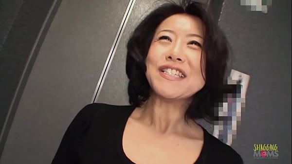 Wanita Asia Matang Tak Sabar Menjejali Semua Mainan Seks Ke Dalam Vaginanya Yang Basah
