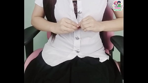 สาวนักศึกษาสุดเซ็กซี่โชว์เร้าใจบนโต๊ะคอม ใช้จู๋ปอมใหญ่โชว์เด็ดสะใจ