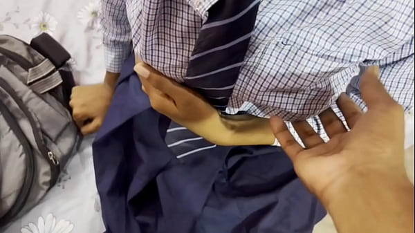 Gadis Sekolah Perawan Desi Digilir Ganas Dengan Berbagai Posisi Di Rumahnya (suara Hindi)