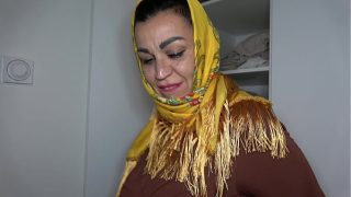 Arab Hijab Milf Dengan Pantat Besar Yang Menggairahkan