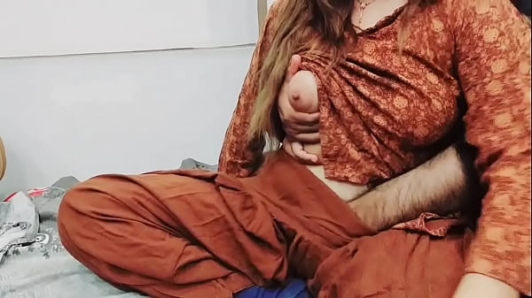 Ibu Tiri Pakistan Nungging Sambil Iris Sayur, Suami Cuckold Dientot Dubur Dengan Suara Hindi Yang Menggoda