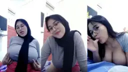 Acha Berhijab Montok, Berkacamata Cantik Dengan Payudara Besar Menggoda