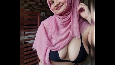 Kompliasi Goyangan Pantat Hijabku Yang Menggoda