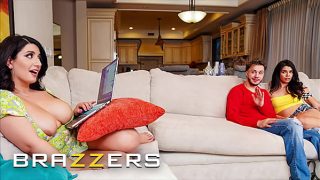 Sarah Arab Genit Godain Pacar Temen Sekamar Sampe Ngewe Panas Di Belakangnya – Brazzers