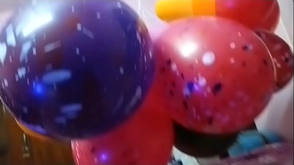 Bocah India Meletuskan Balon Di Dalem Celana, Bikin Basah Sendiri.