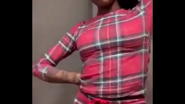 Tante Asian Doll Goyang-goyangin Pantat Montoknya Di Instagram Live Sambil Nyanyi Lagu Baru, Bibirnya Gerak-gerak Bikin Ngilu.