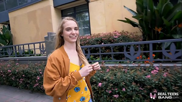 Remaja Asli – Gadis Rusia Mungil Diolesi Hingga Rekahan Vagina Terasa Kencang