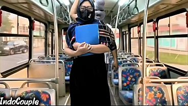 Istri Orang Pulang Kuliah Sendirian Di Angkot, Langsung Digaruk Penumpang Bejat Di Atas Mukena