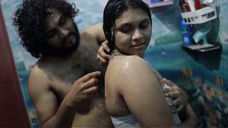 Cewek India Mandi Panas, Adik Tiri Ngewe Sampai Basah Kuyup