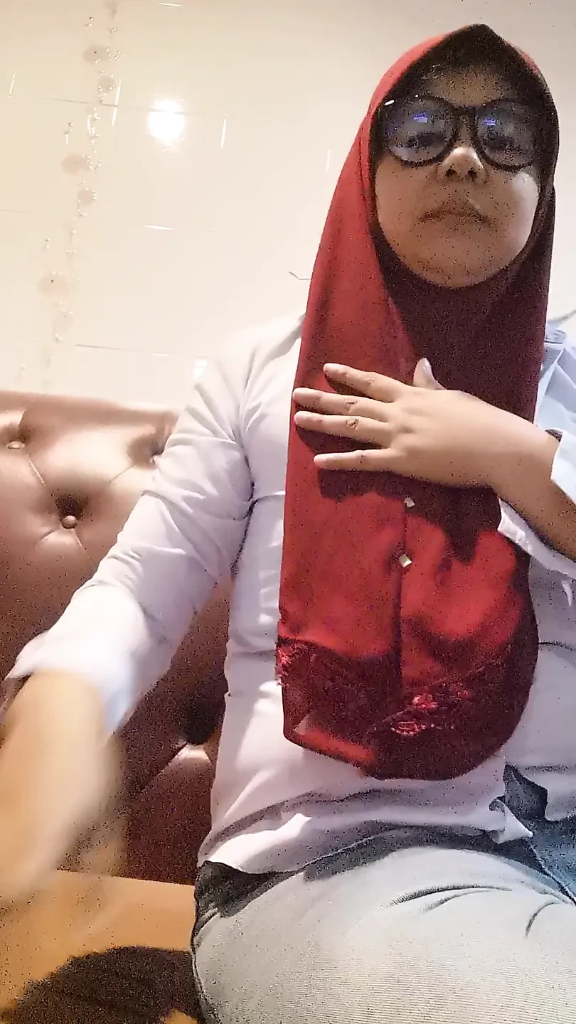 I Secretly Came To Live Sell My In The Room Before Going To School.