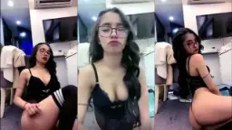 Caroline, Goyang Sambil Mangap Di Mango Live, Bikin Pengen Ngeres.