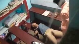Mahasiswi Seksi Lagi Kencan Panas Dengan Dosen Horny Di Ruang Kelas