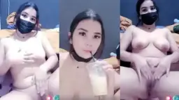 Maliss Bugil, Siap Digoyang, Pamer Tubuh Basah Keringat.
