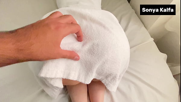 Ibu Tiri Seksi Digebuk Abis Habis Berenang