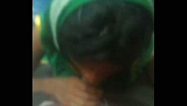 Desi Tante Pengemis Di Kereta Lokal, Mainin Kontol Sambil Minta Sedekah