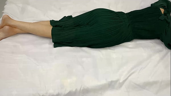 Malam Itu, Step Adikku Yang Baru 18 Tahun Sendirian Di Kamar, Aku Masuk Dan Memuaskan Nafsu Di Balik Celana Dalamnya.