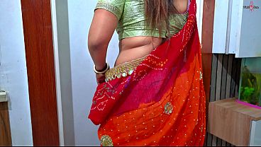 Bhabhi Desi Ghar Ki Rasoi Mein Doodh Wale Ka Bill Chukane Ke Liye Uski Gaand Marwa Rahi Hai, Hindi Audio Ke Saath.