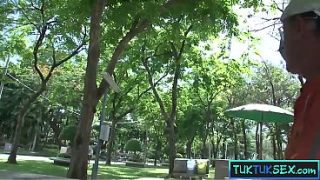 Gadis Thai Mungil Digebukin Di Dalam Tuk Tuk, Abis Itu Dihajar Keras Sampai Mampus