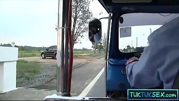 Ibu-ibu Thailand Amatiran Di Jalanan Digebuk Terus Dibawa Muter-muter.