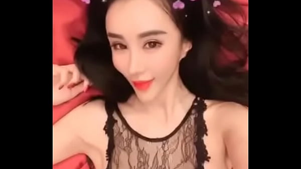 孟晓艺自拍自摸，奶子翘起手不停，湿透了谁看谁硬。