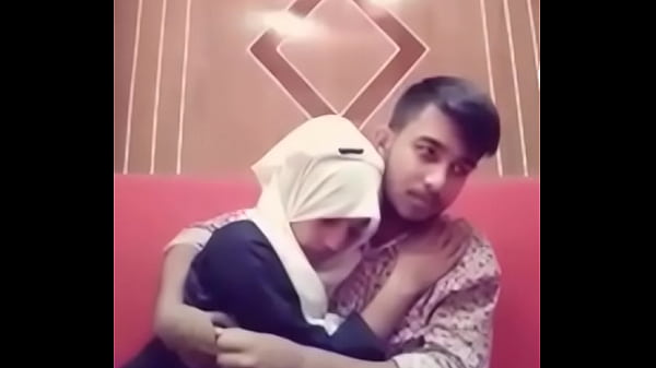 Desi Cewek Dan Cowok Ciuman Basah Di Hotel, Bibir Saling Tempel Panas.