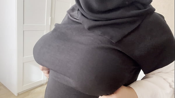 Teman Punya Istri Arab, Pamer Tetek Gede Di Depan Gue.