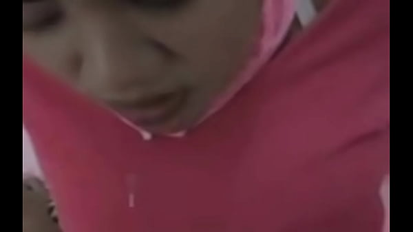 Hijab Yang Basah Kuyup, Nafsu Menggebu Di Balik Kain Tipis.