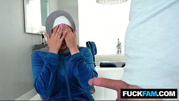 Tetangga Hijabku Kena Kejutan Kontol, Sophia Leone Sama Nicky Rebel