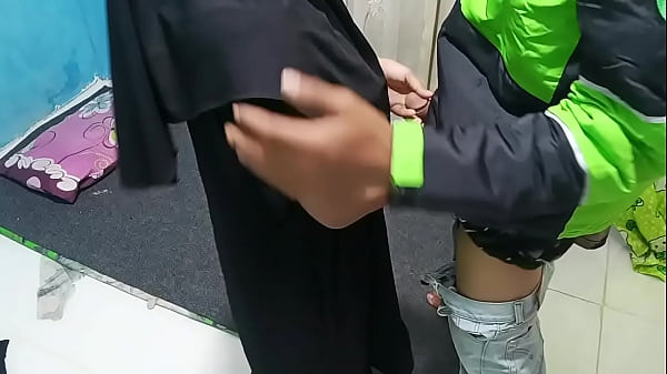 Prank Ngajakin Ojol Kencan, Tapi Ujungnya Malah Bikin Ngaceng.