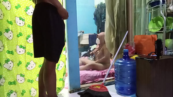Ngentot Istri Temen Pas Lagi Mainin Memek Sendiri.