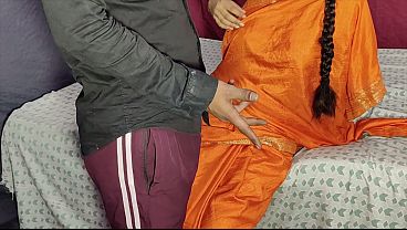 Dever Ne Desi Bhabhi Ki Chut Ki Pyaas Bujhai, Garmi Se Jalte Badan Ko Chod Kar Thandak Di.