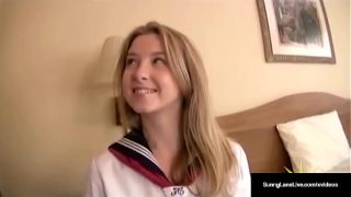 Pelajar Amerika Sunny Lane Dicolok Memek Basahnya Sama Orang Asia Tergila