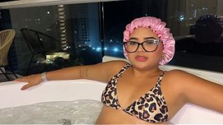 Madrastra Jalang Mandi Telanjang Bareng Anak Tiri Di Jacuzzi, Minta Digenjot Sementara Bapak Lagi Pergi.