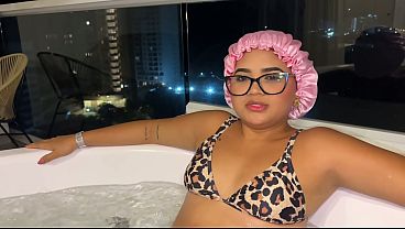 Madrastra Jalang Mandi Telanjang Bareng Anak Tiri Di Jacuzzi, Minta Digenjot Sementara Bapak Lagi Pergi.