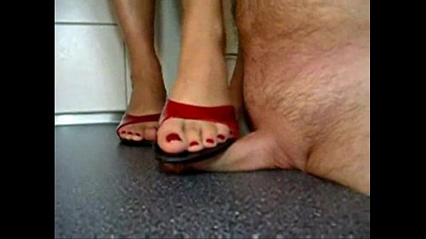 Bhabhi India Seksi Injak-injak Kontol Si Devar Dengan Nakal
