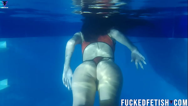Helen Star Pake Masker Diving Di Kolam, Sambil Nyebur Bikin Basah-basah, Makin Hot.