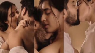 Artis India Panas, Klip Seks Sensual Di Film Bikin Makin Liar