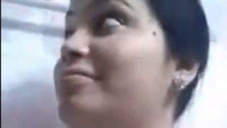 Desi Tante Montok Goyang-goyang Pamer Susu Besar Siap Digilir