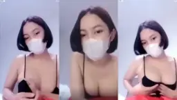 Desti Si Rambut Pendek, Jari-jarinya Meremas Dalem Buah Dada.