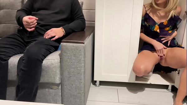 Ibu Tiri Ngintip Anak Tiri Nonton Bokep Sambil Col*i, Lalu Nge**tnya.