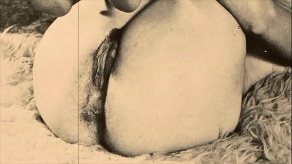 Gerakan Malam Ibu-ibu Horny Vintage Saat Sendirian Di Rumah