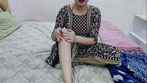 Kakak Tiri Lagi Sendirian Di Kamar, Aku Masuk Juga Malam-malam Dan Mainin Tubuh Plus Memekku, Tapi Kakak Tiri Cuma Diem Aja.