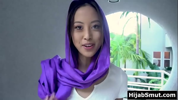 Gadis Muslimah Muda Lagi Horny, Pikirannya Cuma Mau Ngewe Terus.