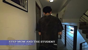 Ibu Tiri Lagi Ngajarin Muridnya Yang Panas, Sambil Main-main Di Ranjang.