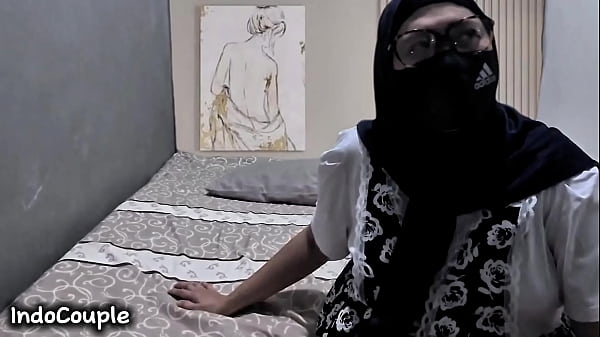 Istri Montok Indo Lagi Nikmatin Ngewe Anal Sama Selingkuhan Rahasianya