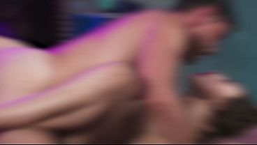 Brunet Cewek Rusia Seksi Pake Fishnets Nikmatin Kontol Gede Di Semua Posisi Erotik