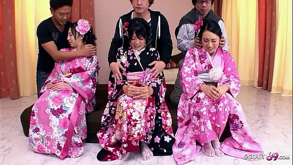 Pesta Seks Liar Jepang Langka: Tiga Abg Jav Montok Dengan Bulu Vagina Basah
