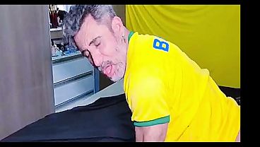 Orang Arab Datang Ke Brasil Dan Memancing Lubang Belakang Si Papa Gede Brasil ( Cuma Cuplikan )