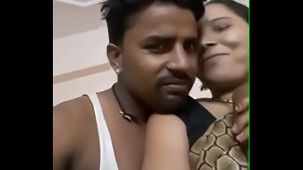 Desi Aunty Montok, Tekan-tekan Buah Dadanya Yang Gede Banget.